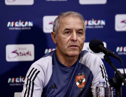 محاضرة فنية للاعبي الأهلي قبل مباراة المقاولون العرب