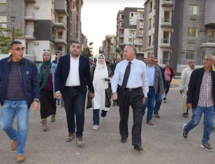 رئيس جهاز مدينة الشيخ زايد يتفقد مشروع جنة 2 بالمدينة ويلتقي ساكنيه