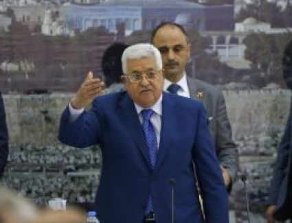 أ جرى اتصال هاتفي، مساء أمس الاثنين، بين الرئيس الفلسطيني محمود عباس