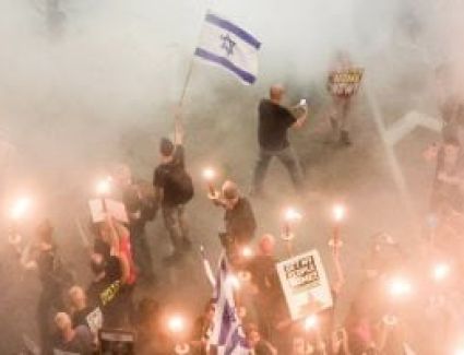 الإسرائيليون يهددون بحرق تل أبيب.. ومظاهرات حاشدة للمطالبة بإقالة الحكومة