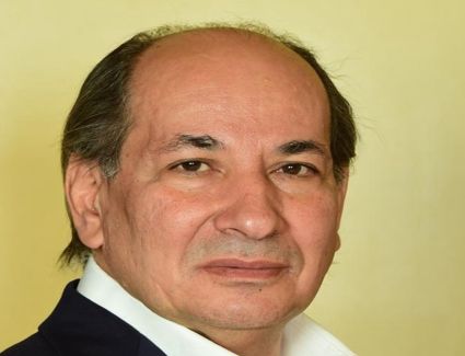 السفير المثقف في وطنه الثاني