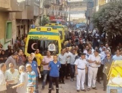 محافظ الدقهلية: توفير إيواء مؤقت ومساعدات للأسر المتضررة بانهيار عقار ميت غمر