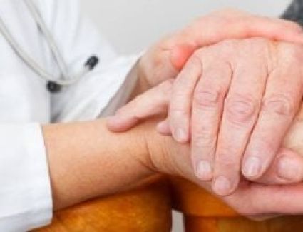 دراسات تربط مرض باركنسون بصحة الأمعاء.. 10 أطعمة تقلل مخاطره