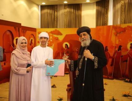 وفاء لمعلمه بيشوي.. الطفل أحمد الهاشمي يعزف ألحان عيد القيامة بالكاتدرائية المرقسية اليوم