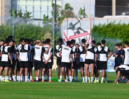 قمة تشتعل.. الزمالك يتصدر والأهلي يترقب في سباق الدوري المصري