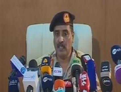 المسماري، القوات الجوية استهدفت مخزنا للأسلحة والوقود تستخدمه مجموعات إرهابية في غريان