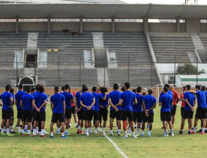 محاضرة نظرية وتدريبات بدنية الأهلي يواصل الاستعداد لـ«اطلع برة»